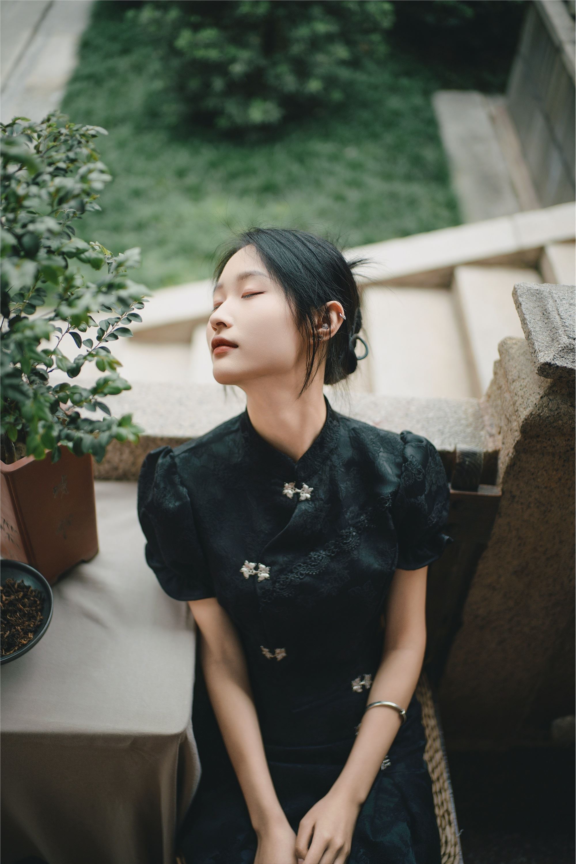 YITUYU艺图语 2025.01.06 娴静犹如花照水 欣欣